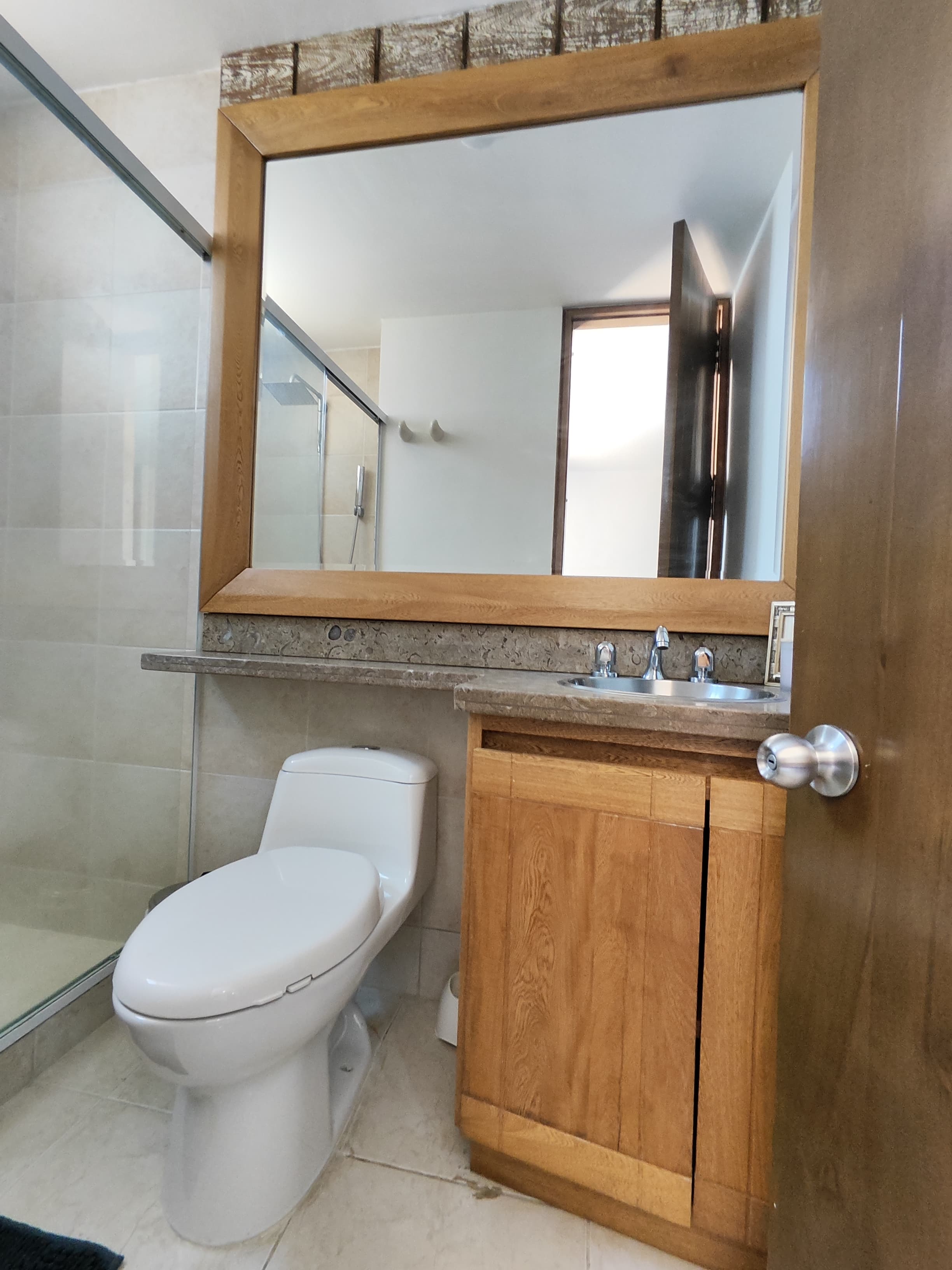 Se Arrienda Apartamento Amoblado en Castropol, Medellín