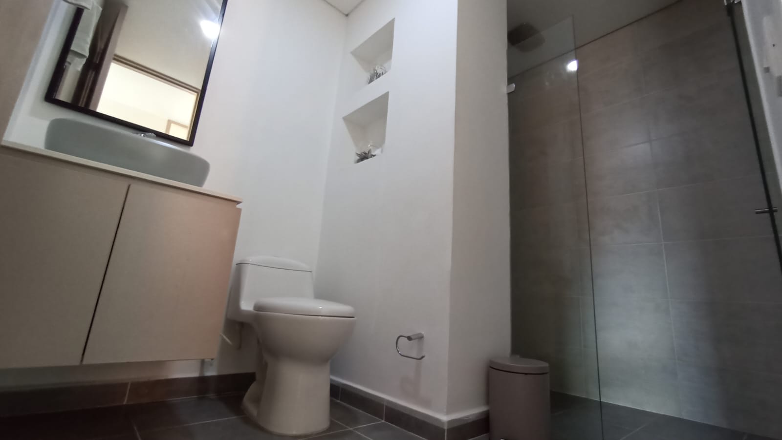 Se Arrienda Apartamento En La Castellana, Medellin