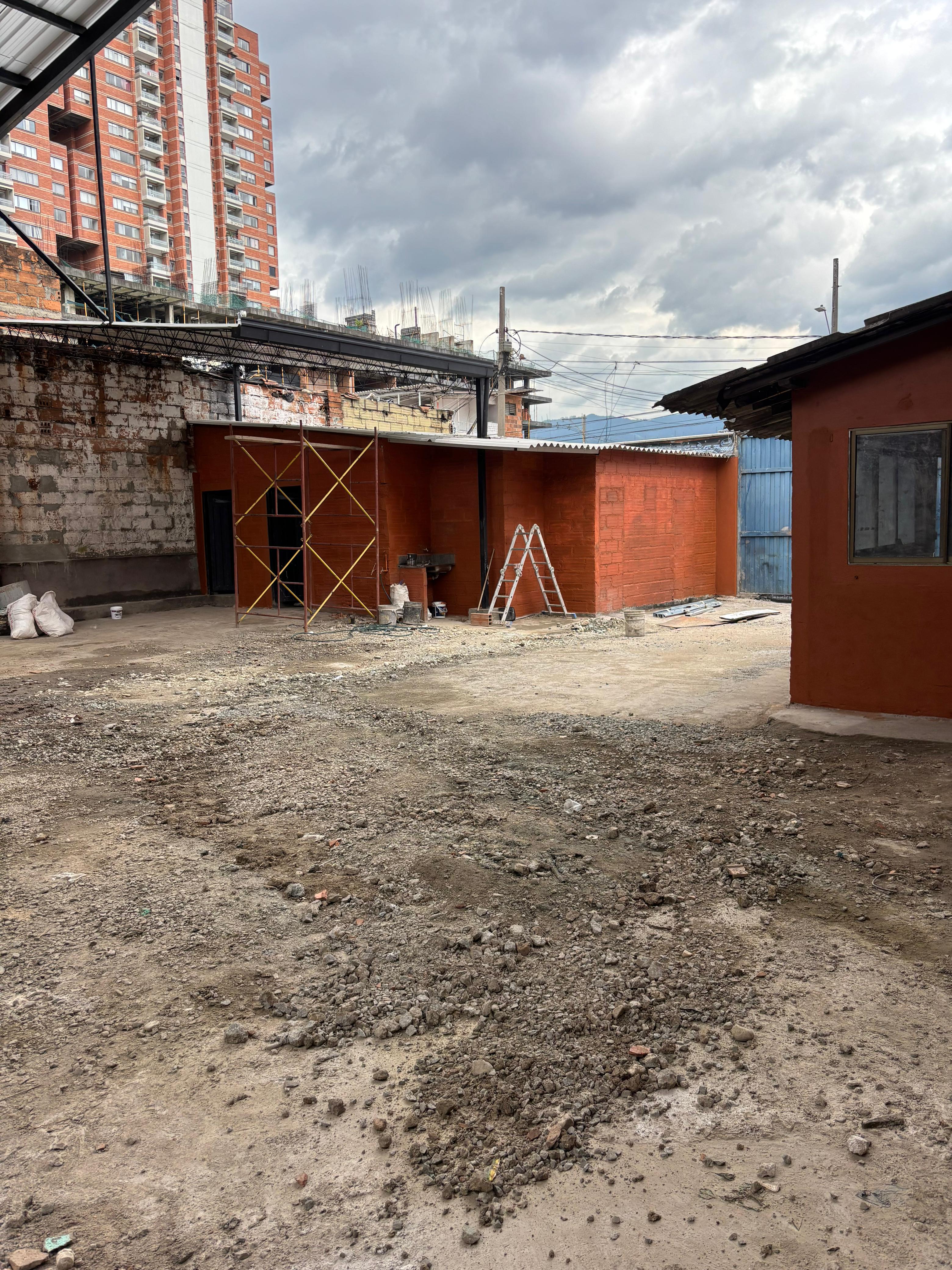 Se Arrienda Lote para Parqueadero, Nuevo Naranjal, Medellín
