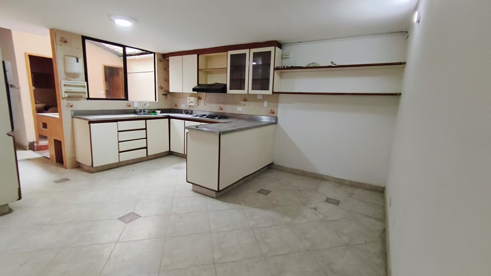 Se Arrienda Casa Comercial En El Velodromo; Medellin