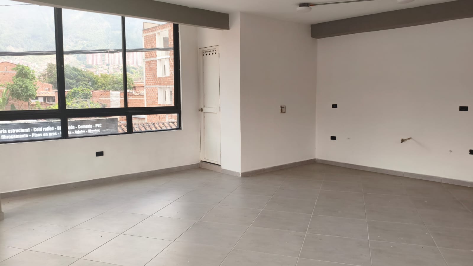 Se Arrienda Local en el Centro de Bello, Antioquia