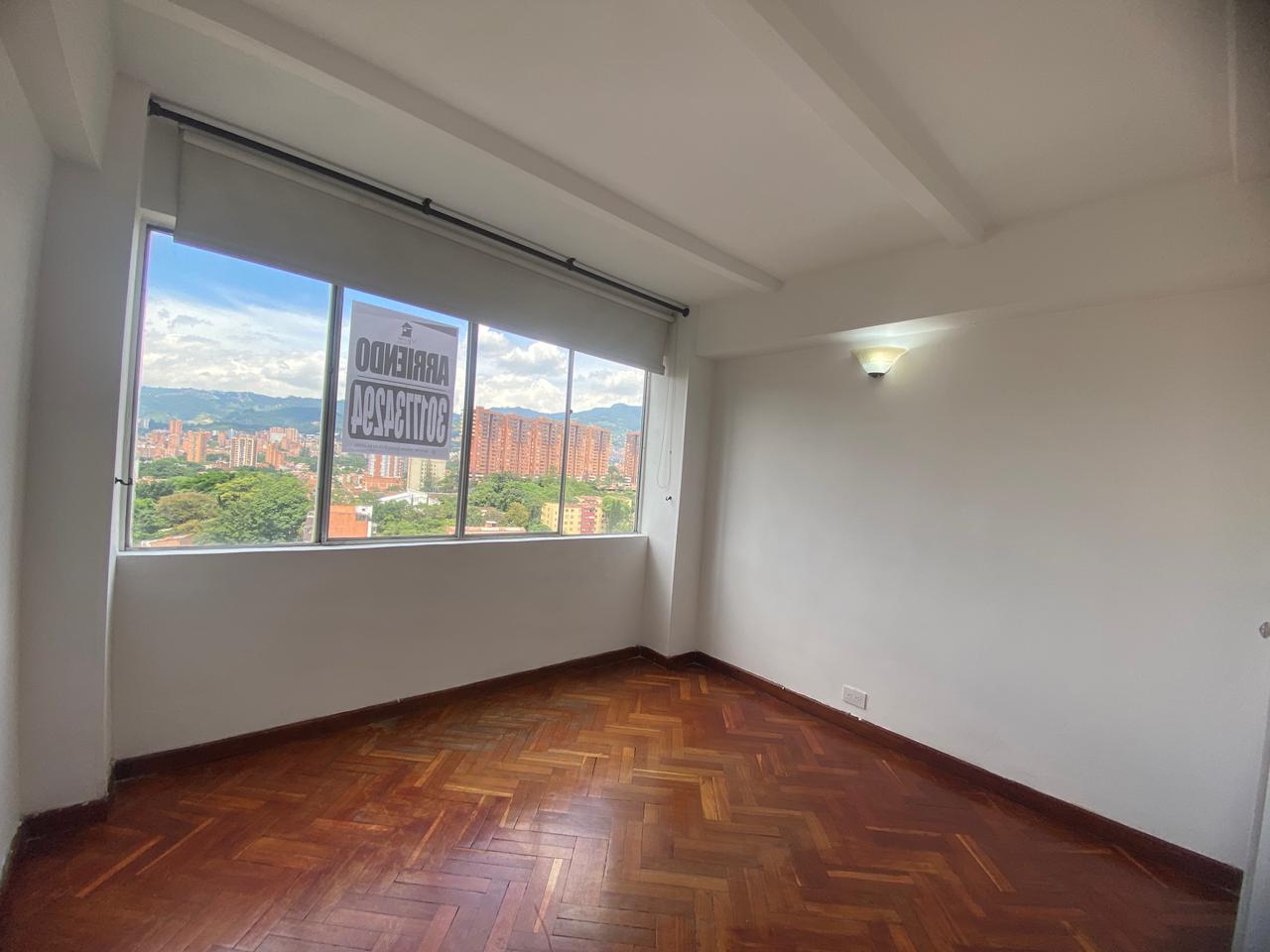 Iluminado Apartamento para Arriendo en Calasanz, Medellín