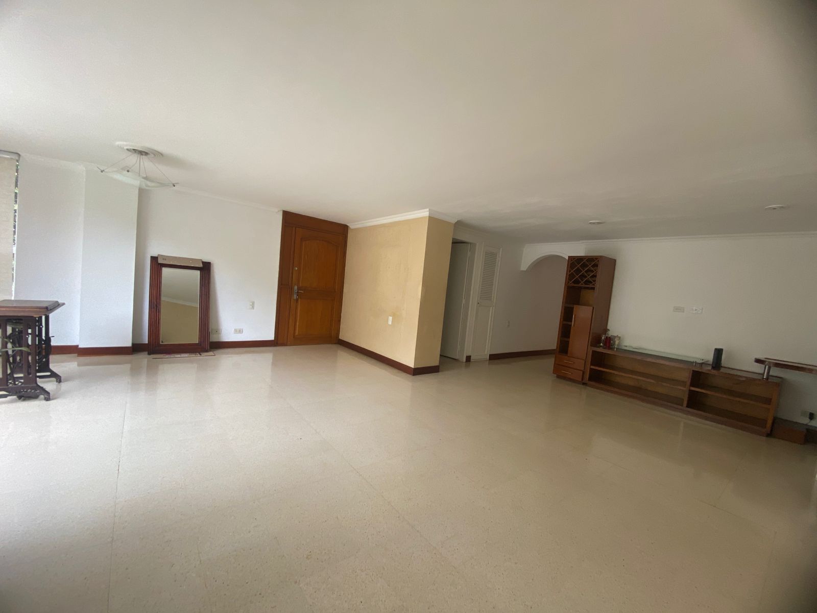 Se Arrienda Apartamento Amplio en Laureles Medellín
