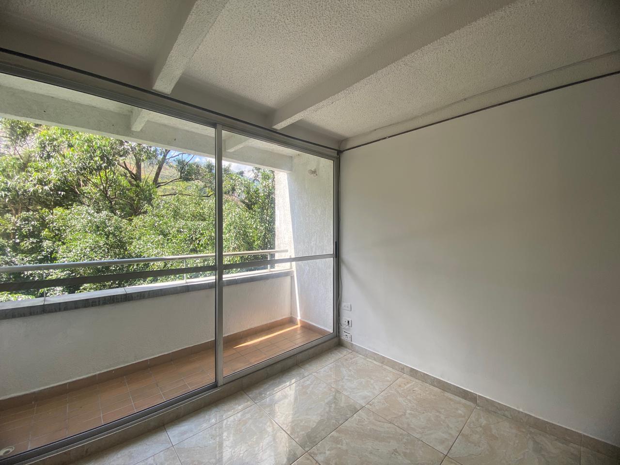 Se Arrienda Amplio e Iliminado Apartamento en Madera, Bello