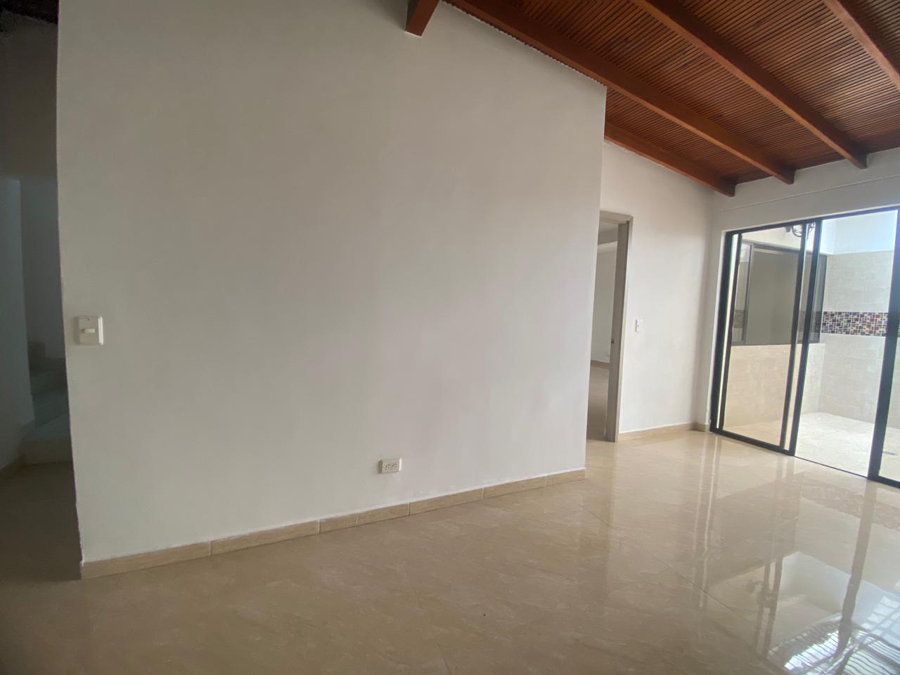 Amplia Casa para Arriendo en el Velódromo, Medellín