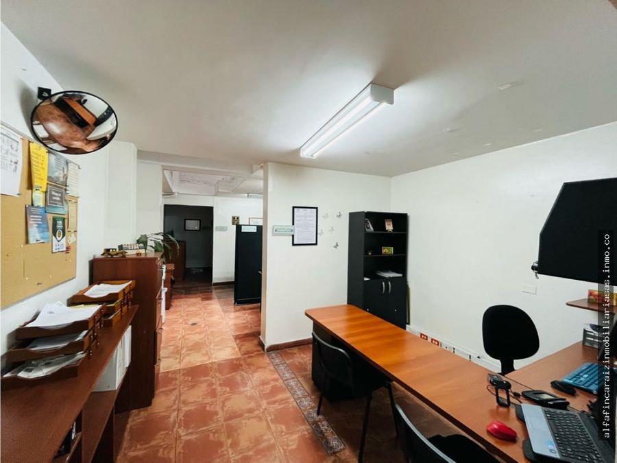 Se Vende Edificio De Cuatro Niveles En Laureles, Medellín