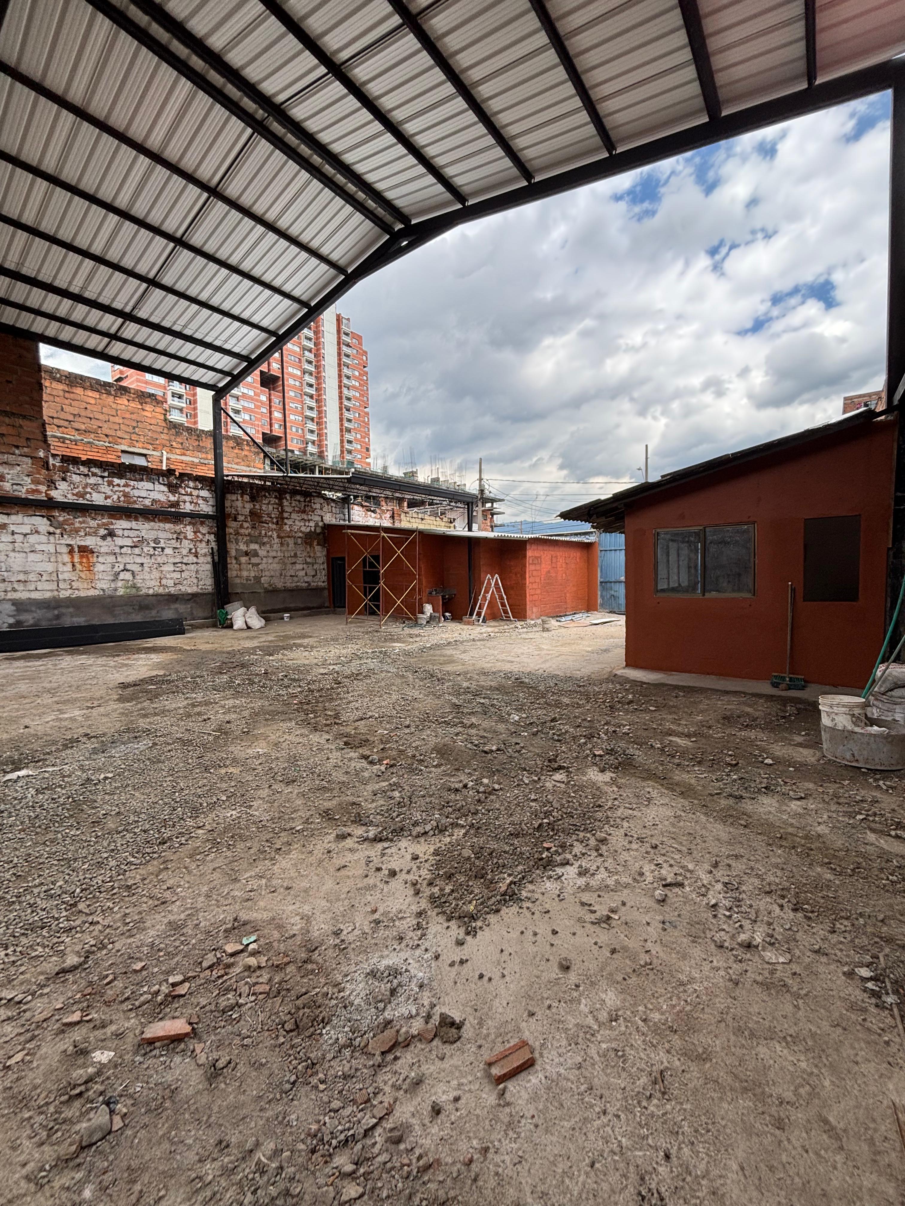 Se Arrienda Lote para Parqueadero, Nuevo Naranjal, Medellín