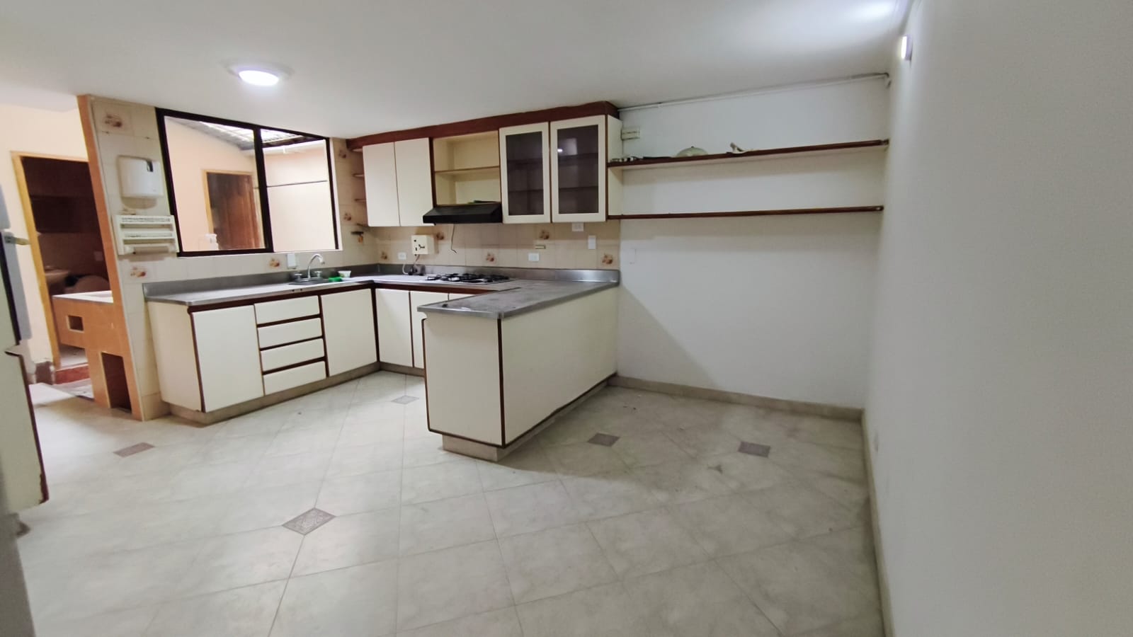 Se Arrienda Casa Comercial En El Velodromo; Medellin