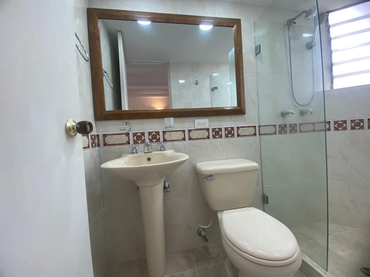 Iluminado Apartamento para Arriendo en Calasanz, Medellín