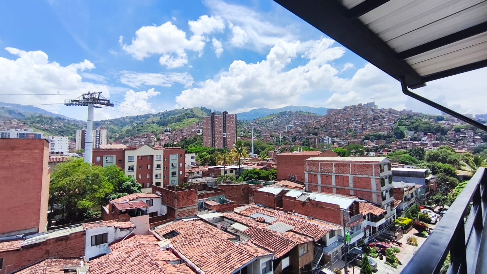Se Arrienda Terraza Comercial Semi-Amoblada, en San Javier, Medellín