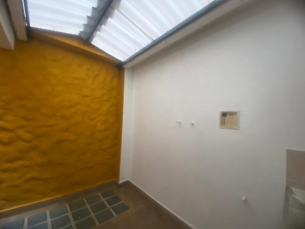 Comodo Apartaestudio para Arriendo en Barrio Cristobal, Medellín