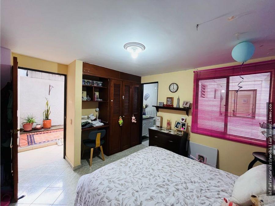 Se Vende Edificio De Cuatro Niveles En Laureles, Medellín