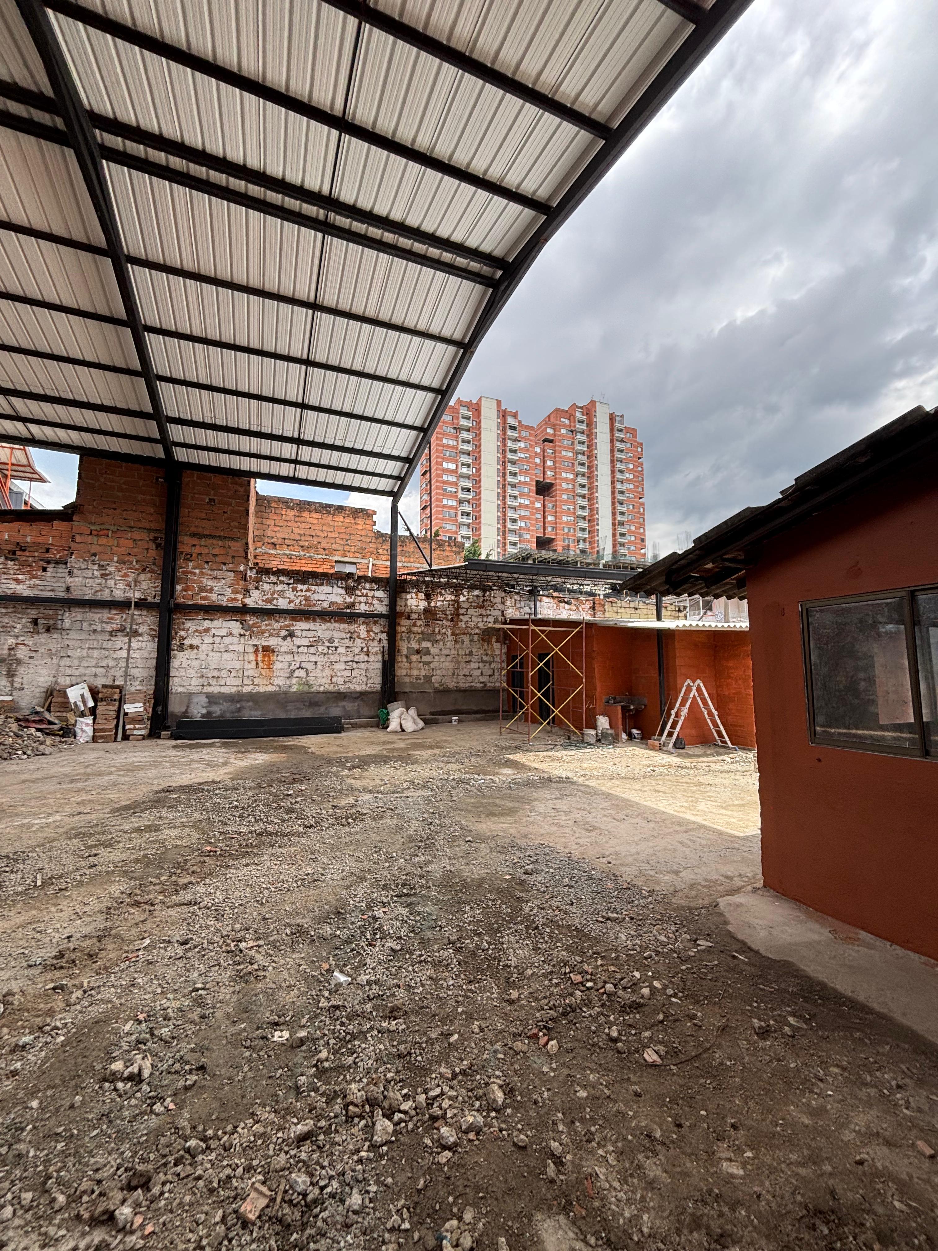 Se Arrienda Lote para Parqueadero, Nuevo Naranjal, Medellín