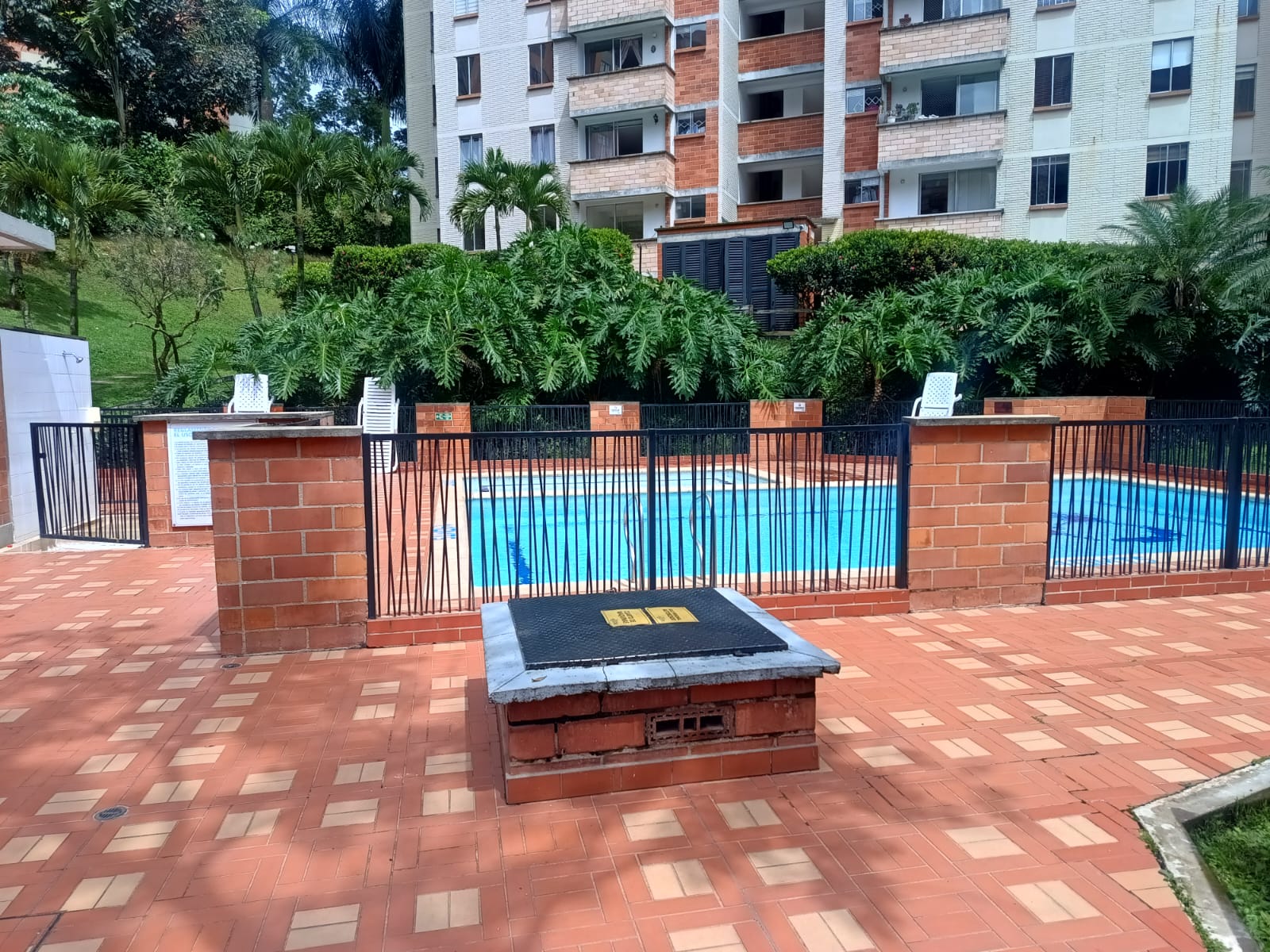 Se Arrienda Apartamento en la Loma de los Bernal, Medelín