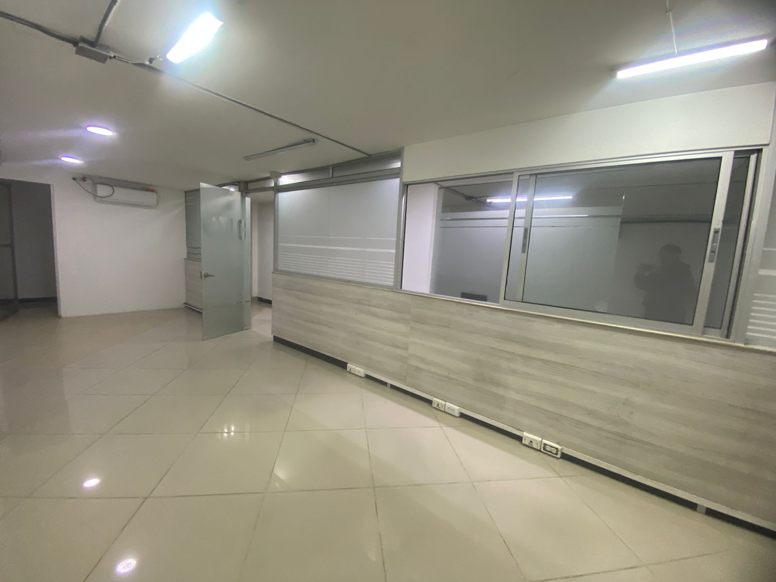 Amplia Oficina para Arriendo en Suramericana, Medellín