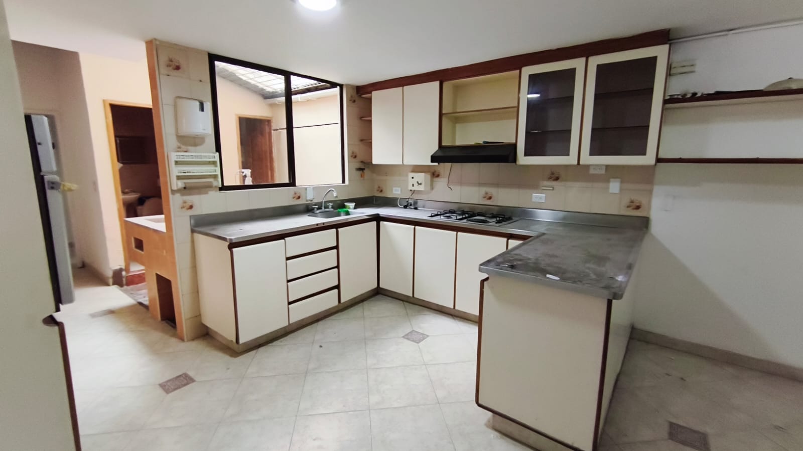 Se Arrienda Casa Comercial En El Velodromo; Medellin