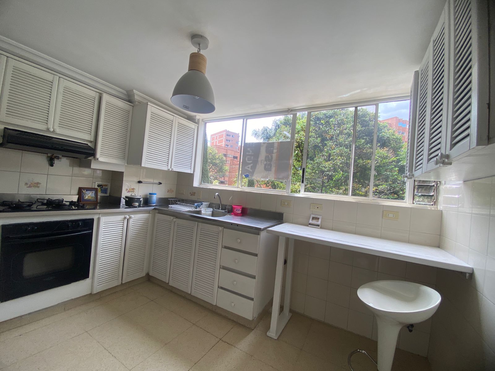Se Arrienda Apartamento Amplio en Laureles Medellín