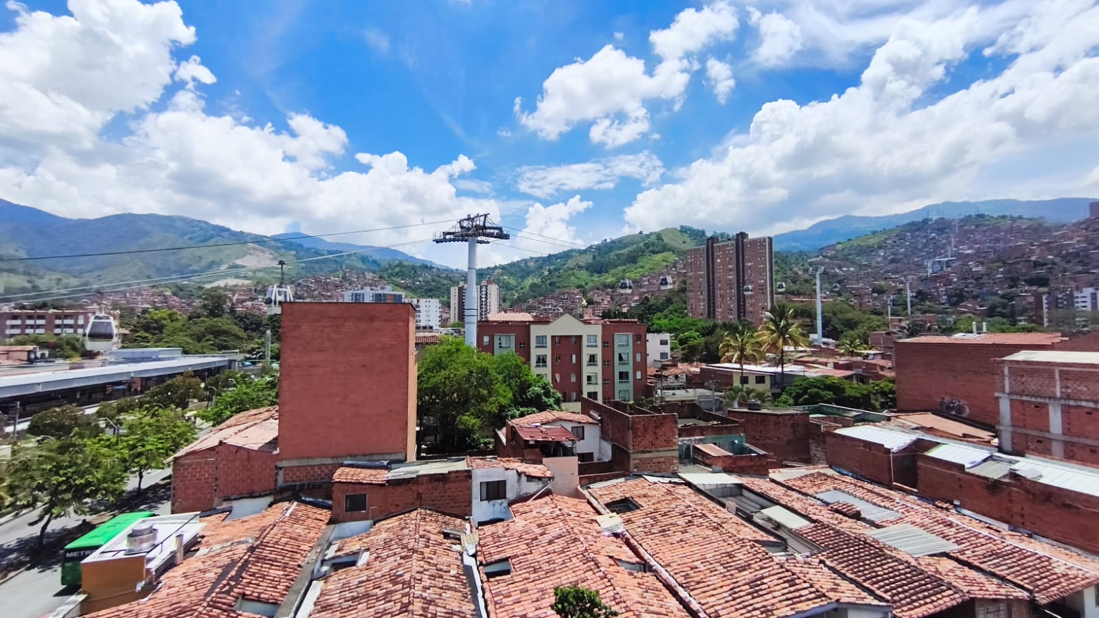 Se Arrienda Terraza Comercial Semi-Amoblada, en San Javier, Medellín