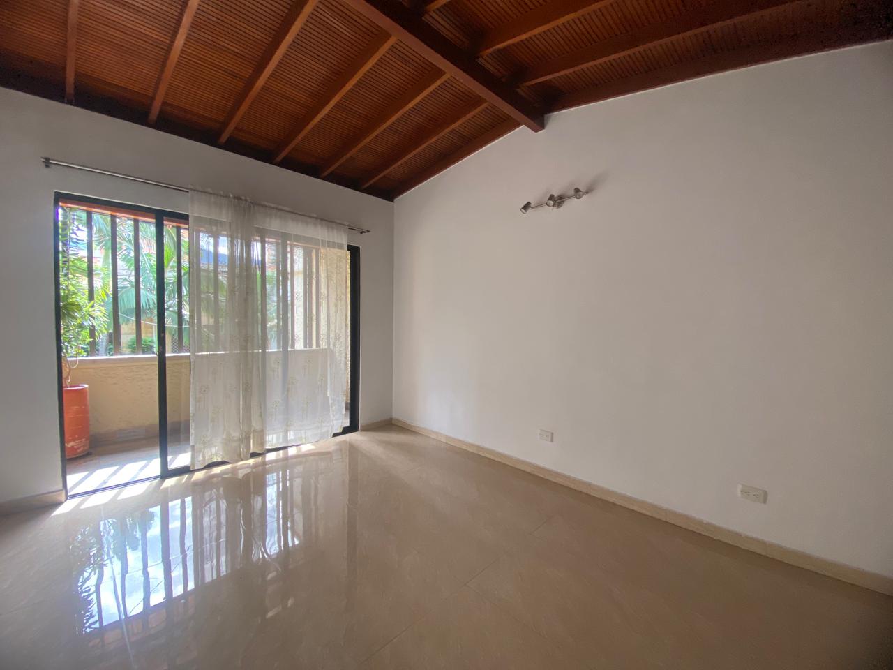 Amplia Casa para Arriendo en el Velódromo, Medellín