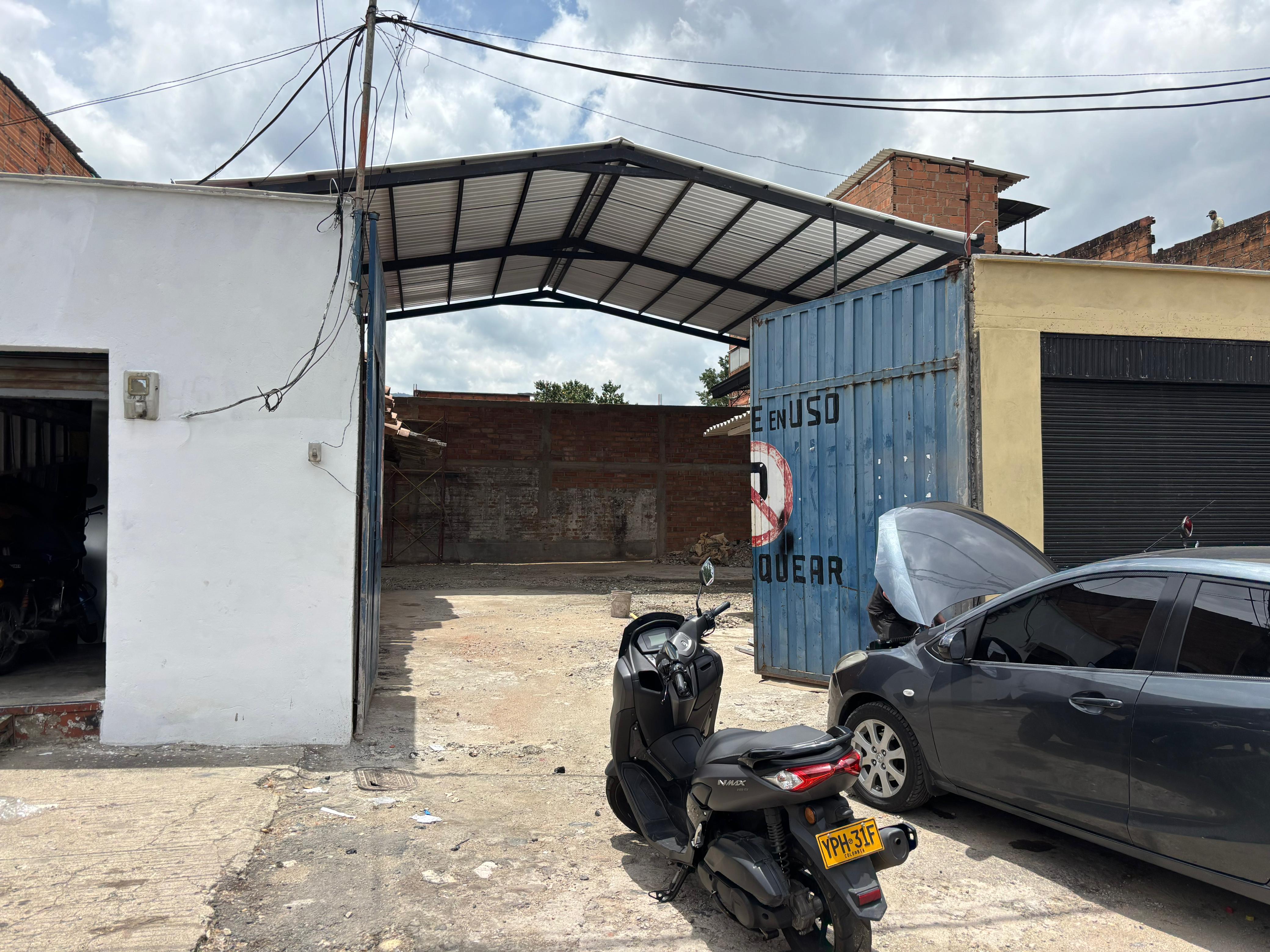 Se Arrienda Lote para Parqueadero, Nuevo Naranjal, Medellín