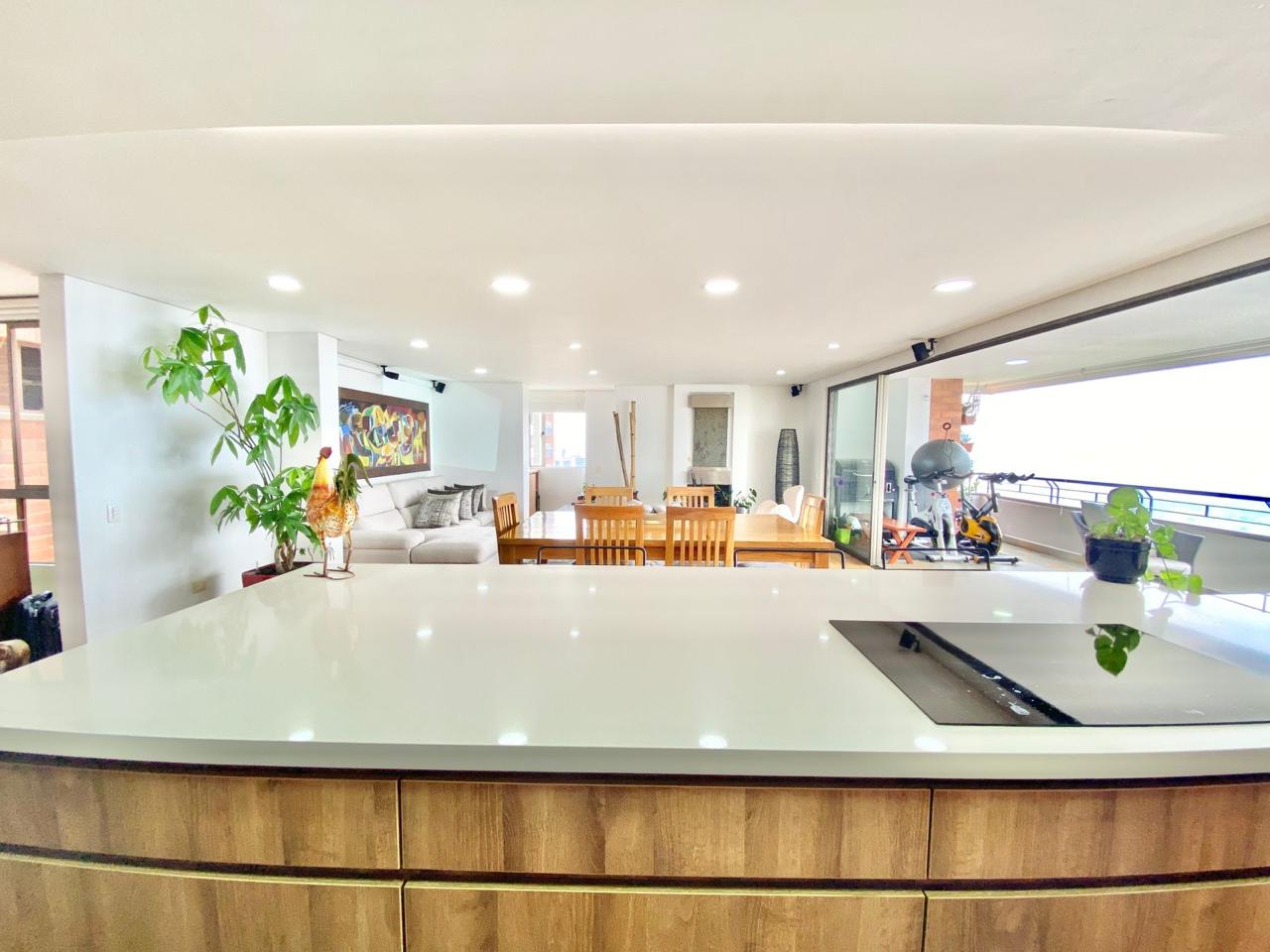 Se Arrienda Apartamento En El Poblado, Medellín
