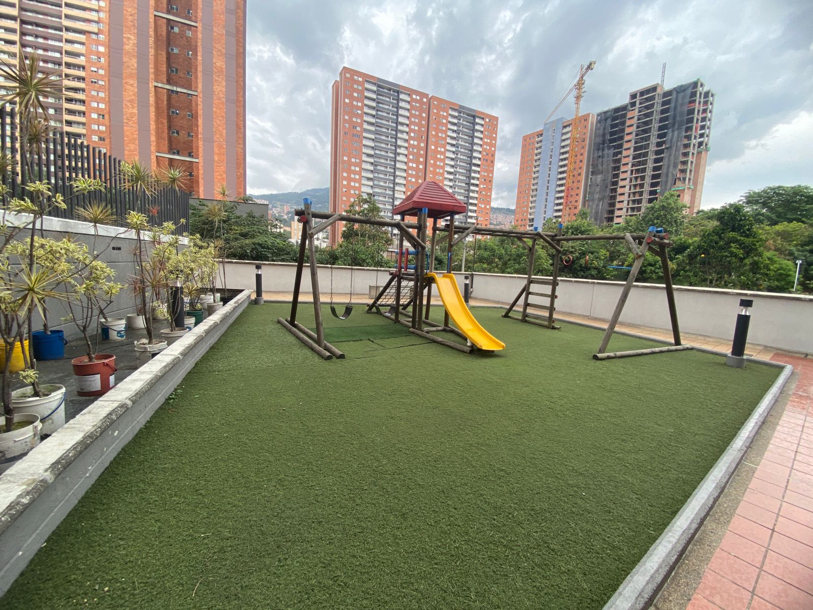 Apartamento de Lujo con Vista Panoramica en San German, Medellín