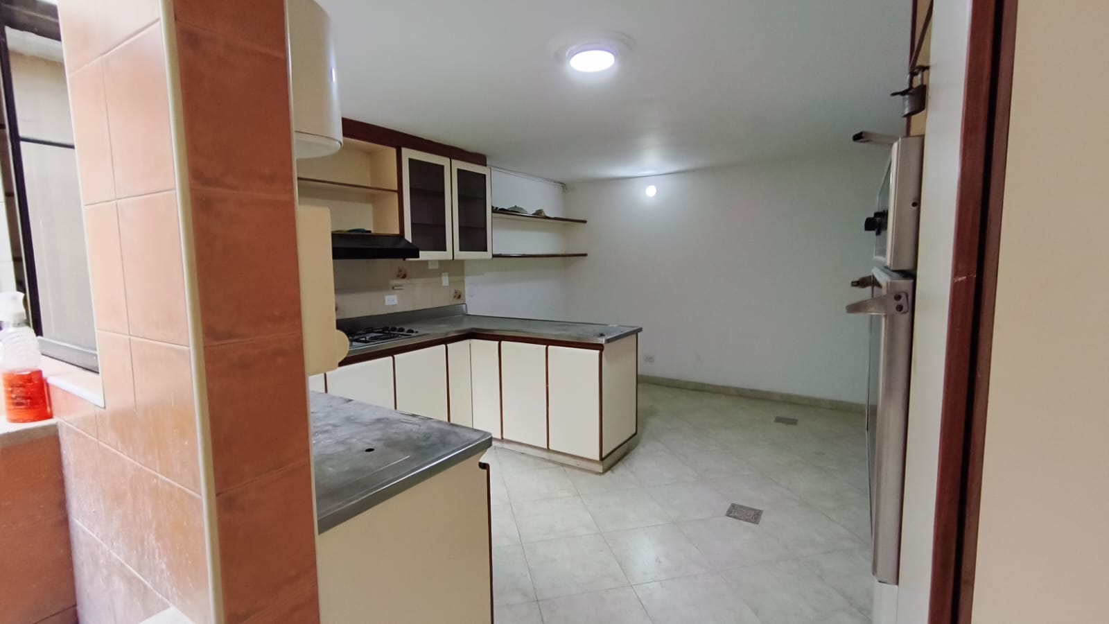 Se Arrienda Casa Comercial En El Velodromo; Medellin