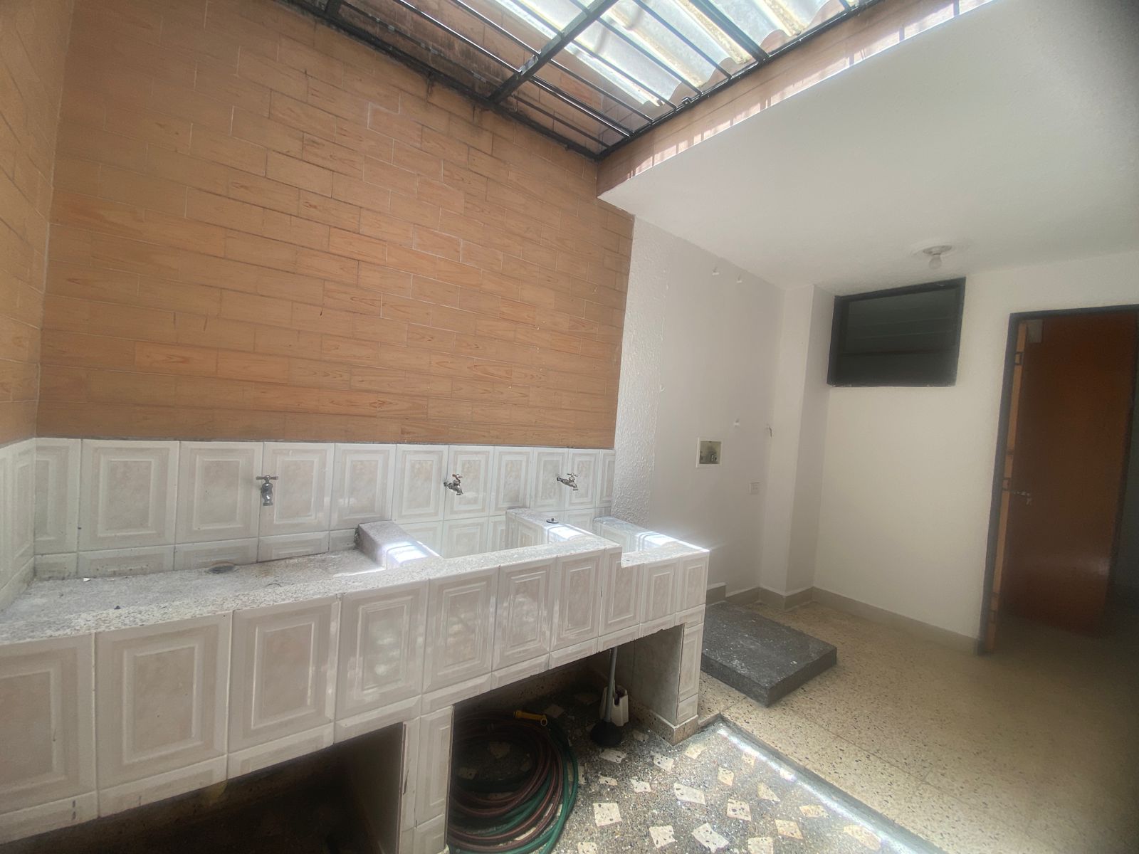 Amplia Casa para Arriendo en Belén San Bernardo, Medellín