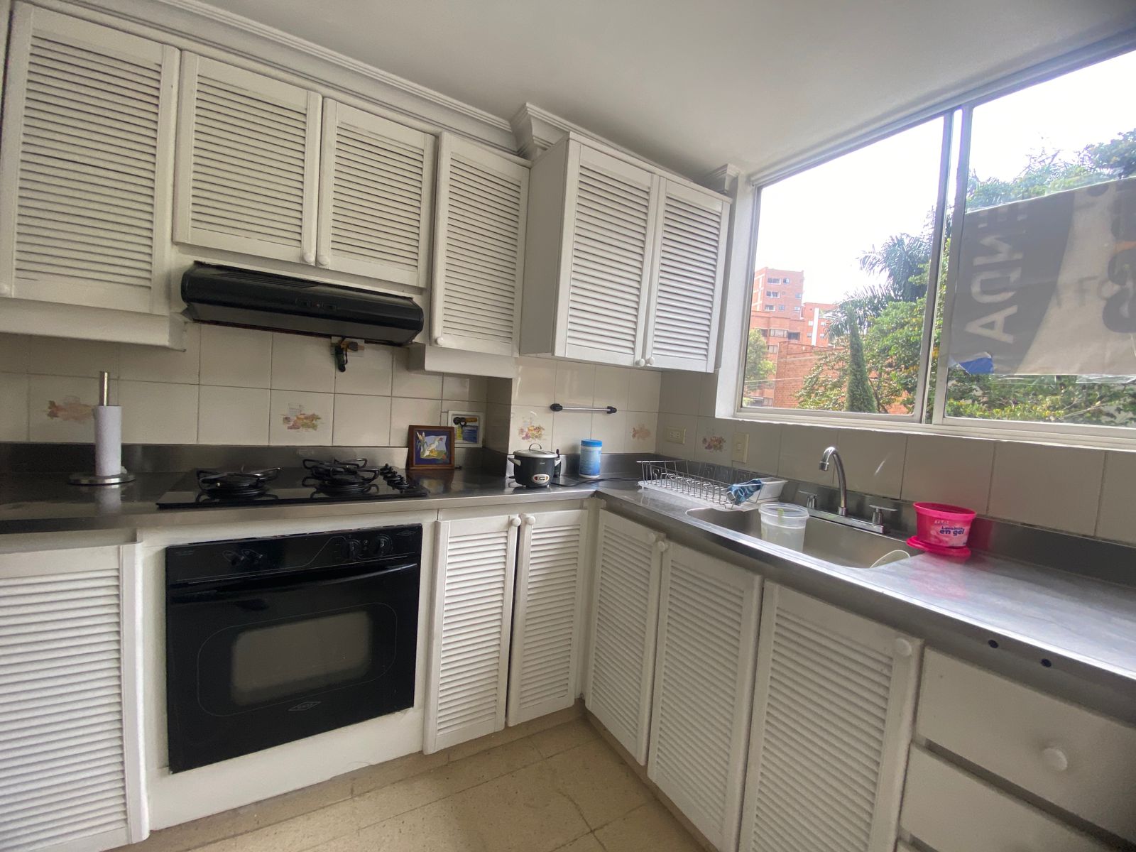 Se Arrienda Apartamento Amplio en Laureles Medellín