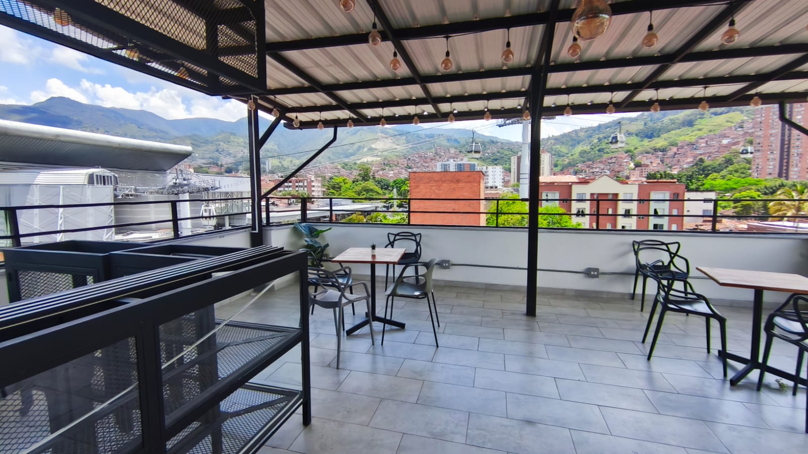 Se Arrienda Terraza Comercial Semi-Amoblada, en San Javier, Medellín