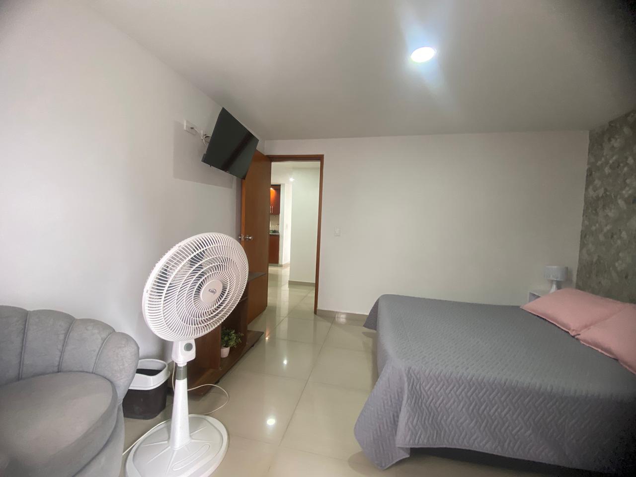 Amplio Apartamento Amoblado para Arriendo en La America, Medellín
