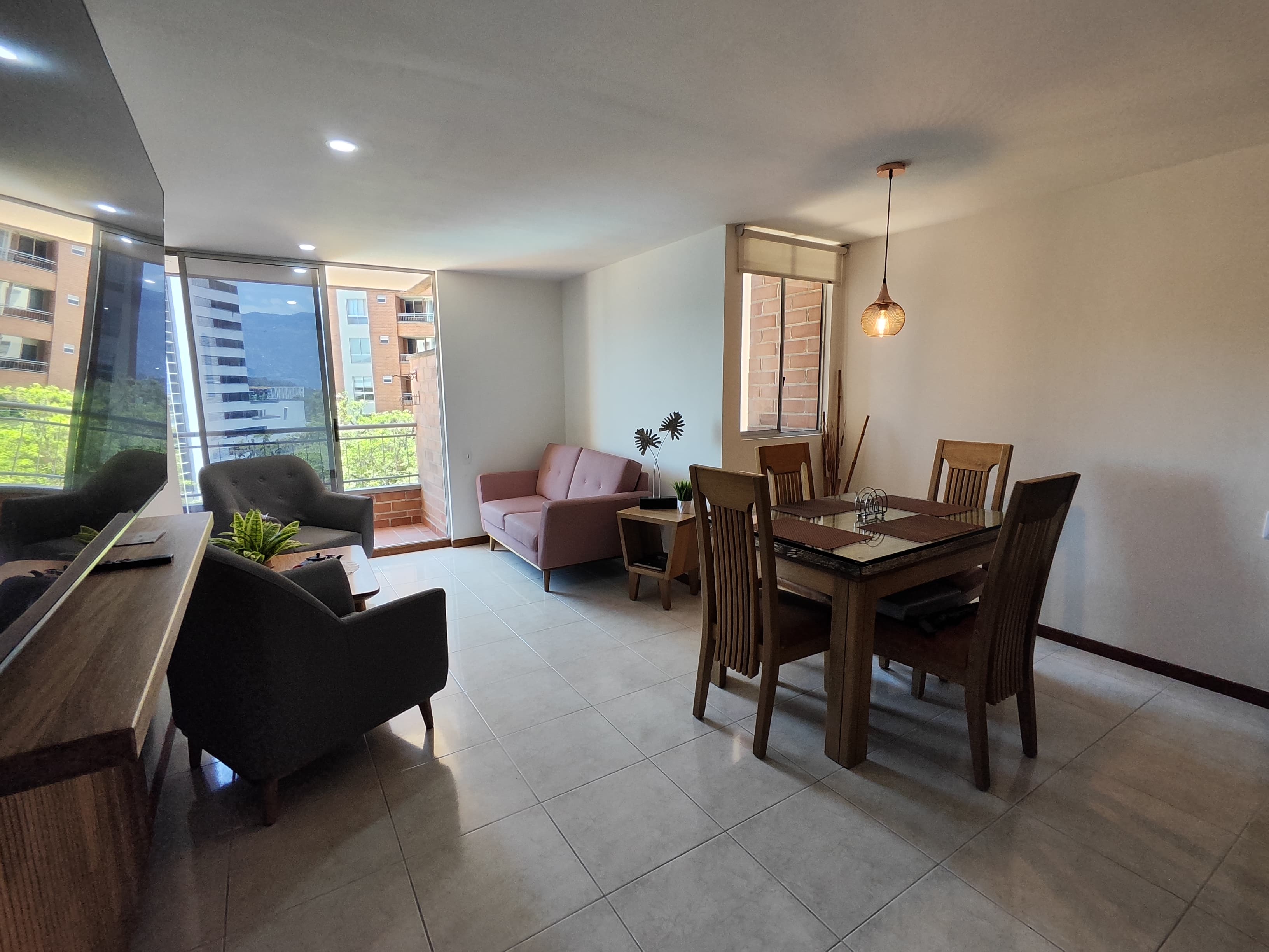 Se Arrienda Apartamento Amoblado en Castropol, Medellín