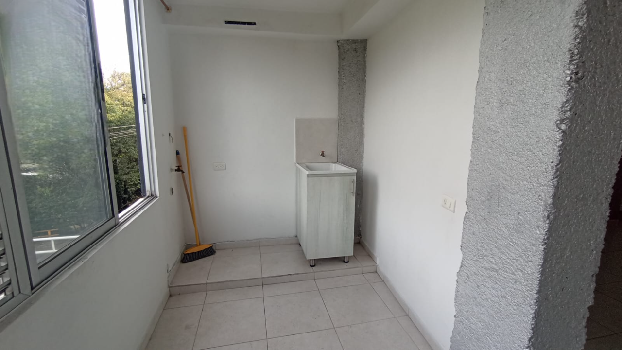 Se Arrienda Apartaestudio En Campo Amor, Medellin
