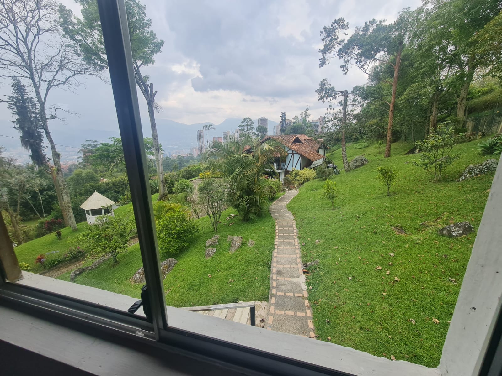 Se Arrienda Casa Campestre en el Poblado, Medellín