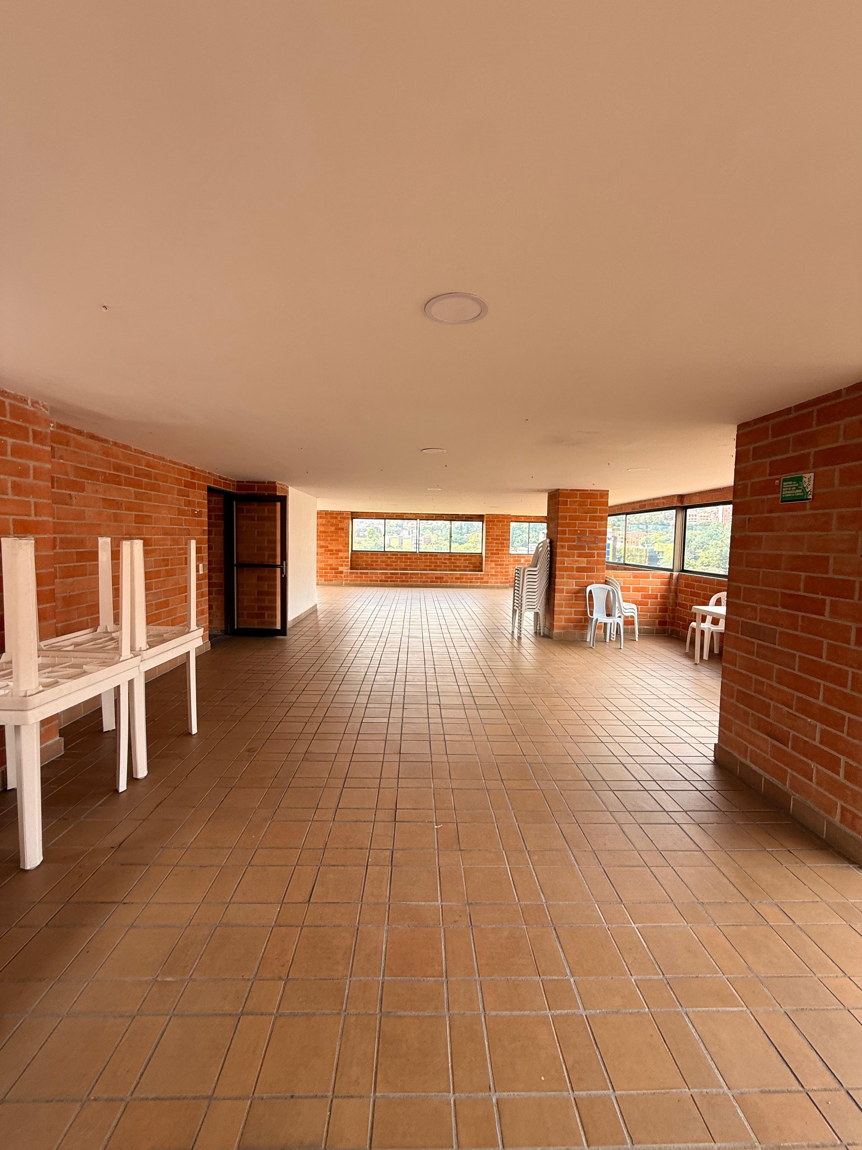 Moderno Apartamento para Arriendo en Robledo, Pilarica