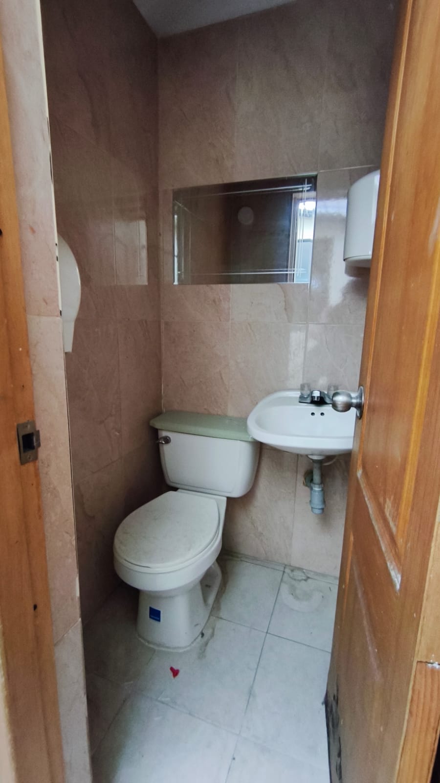 Se Arrienda Casa Comercial En El Velodromo; Medellin