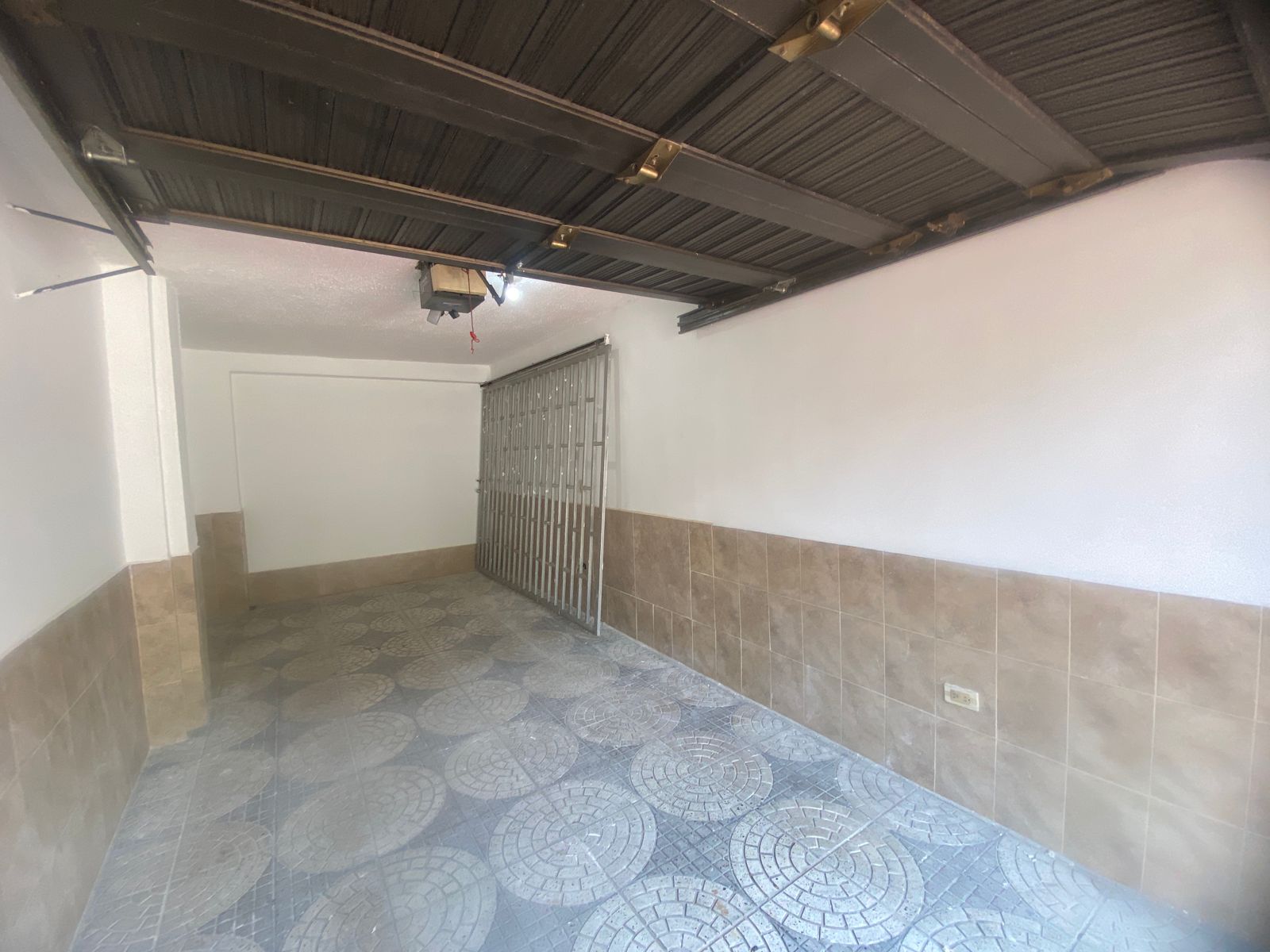 Amplia Casa para Arriendo en Belén San Bernardo, Medellín