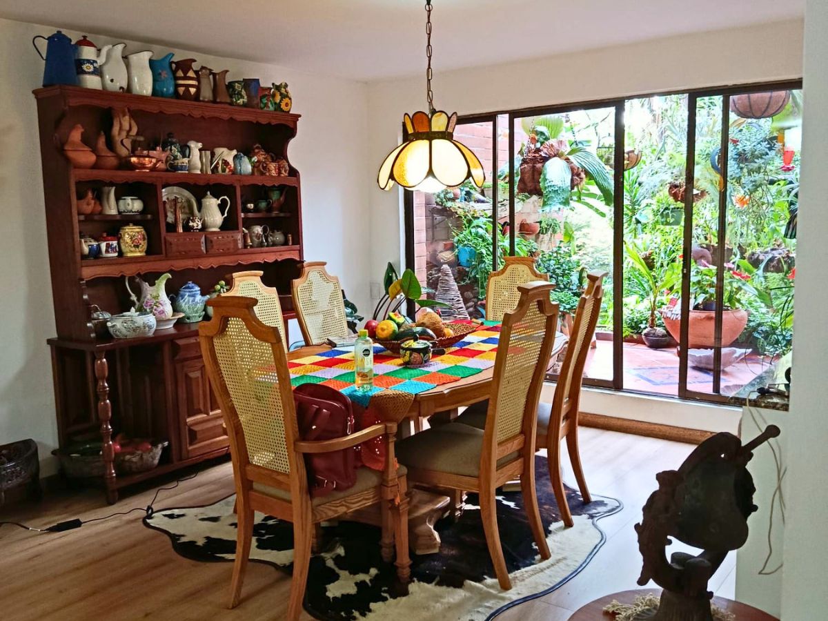 Casa en Venta en Loma de Las Brujas, Envigado – Ubicación Privilegiada