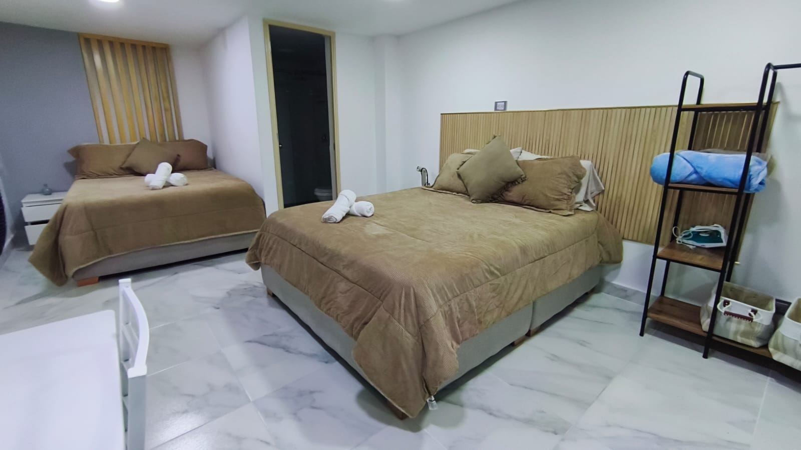 Se Arrienda Apartaestudio Amoblado, en San Javier, Medellín