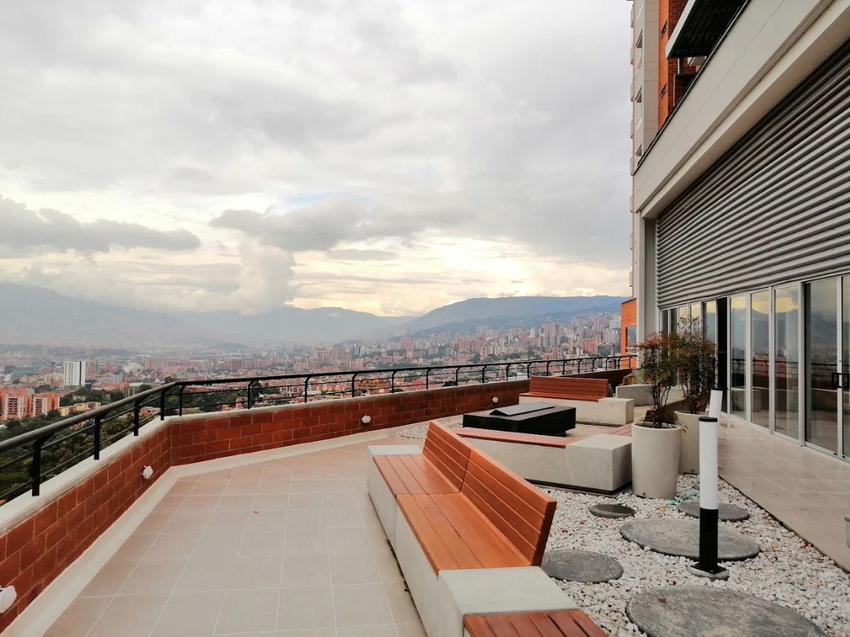 Apartamento en Venta Aluna Envigado | Parqueadero y Cuarto Útil