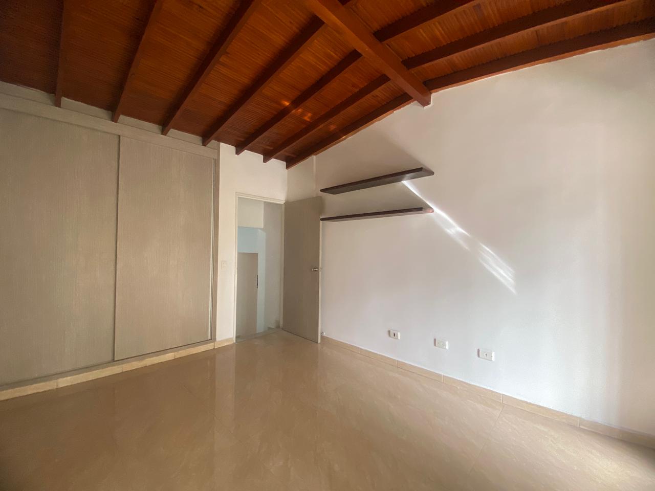 Amplia Casa para Arriendo en el Velódromo, Medellín