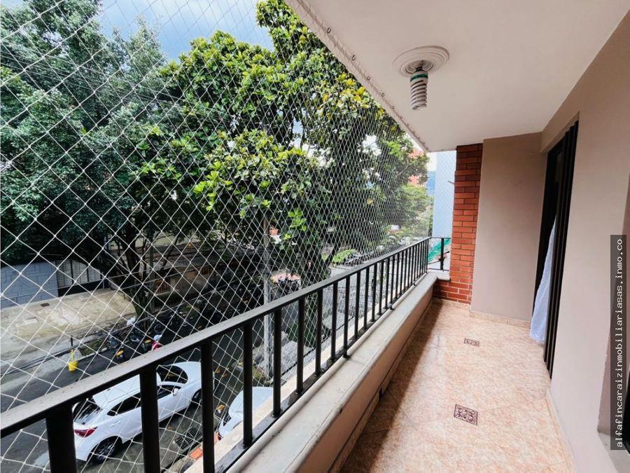 Se Vende Edificio De Cuatro Niveles En Laureles, Medellín