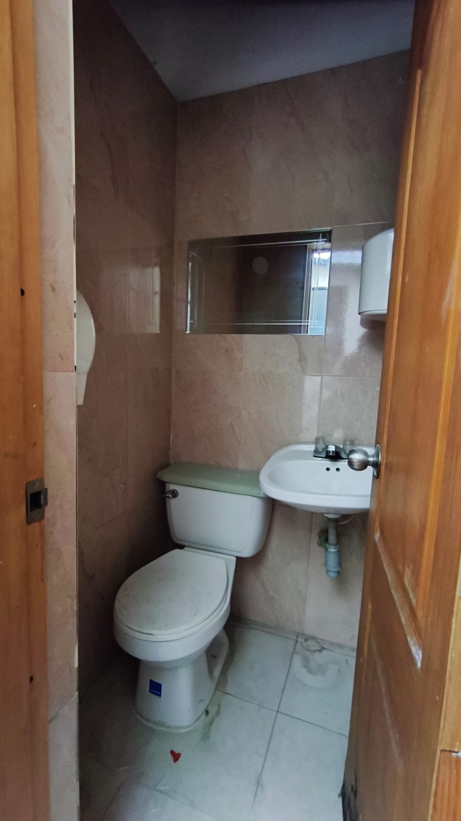 Se Arrienda Casa Comercial En El Velodromo; Medellin