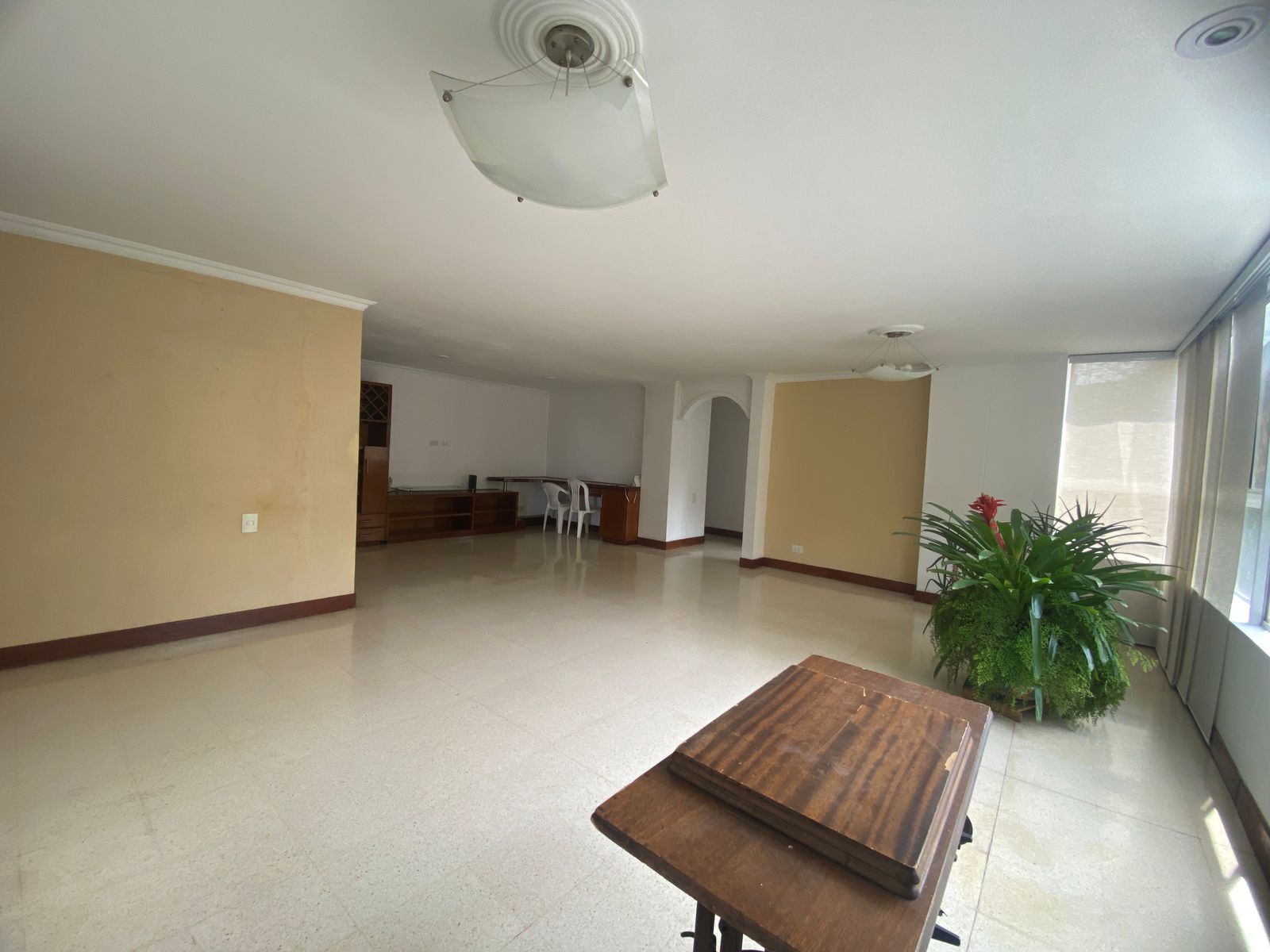 Se Vende Amplio Apartamento en Laureles, Medellín