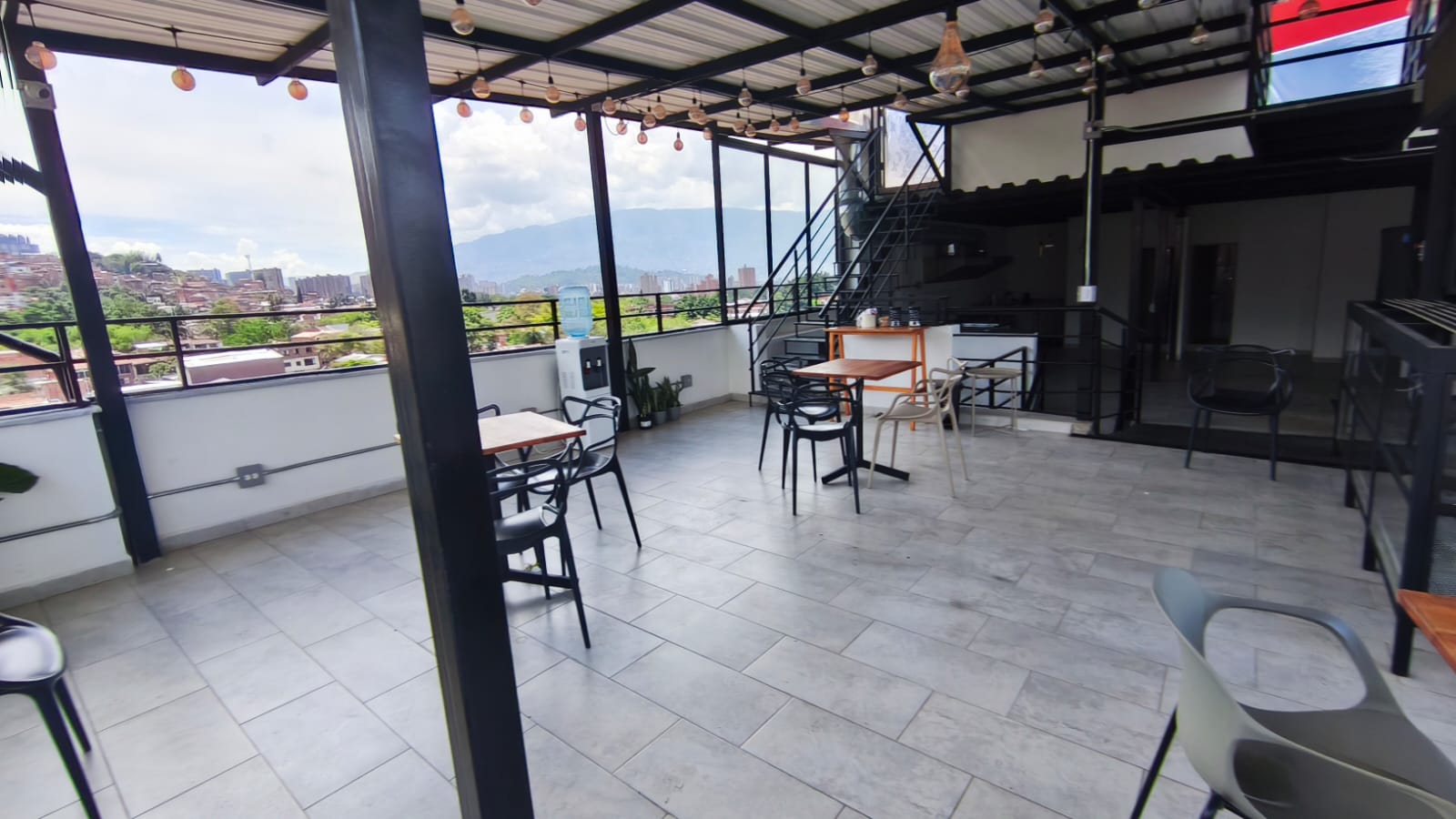 Se Arrienda Terraza Comercial Semi-Amoblada, en San Javier, Medellín