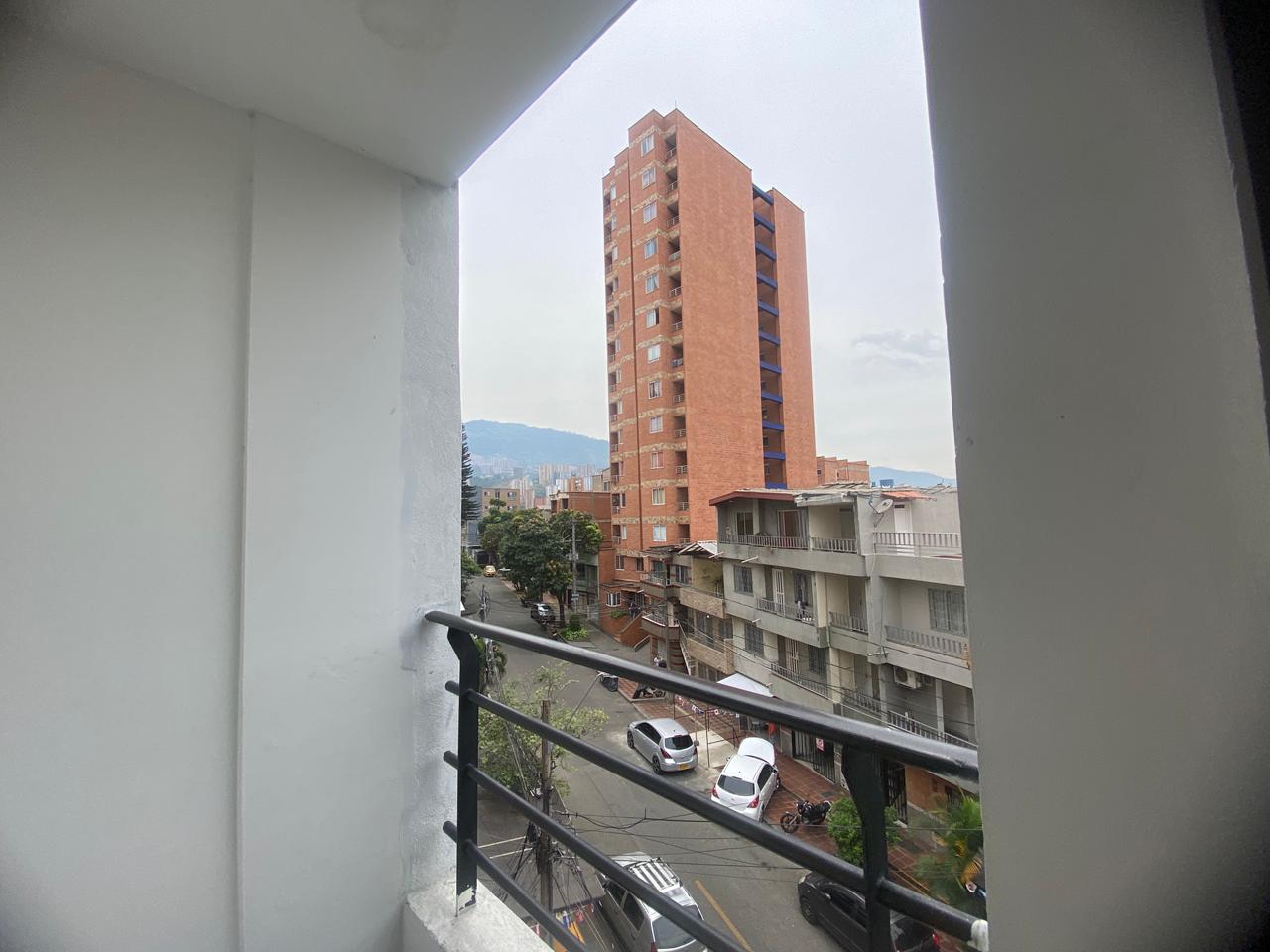 Amplio Apartamento Amoblado para Arriendo en La America, Medellín