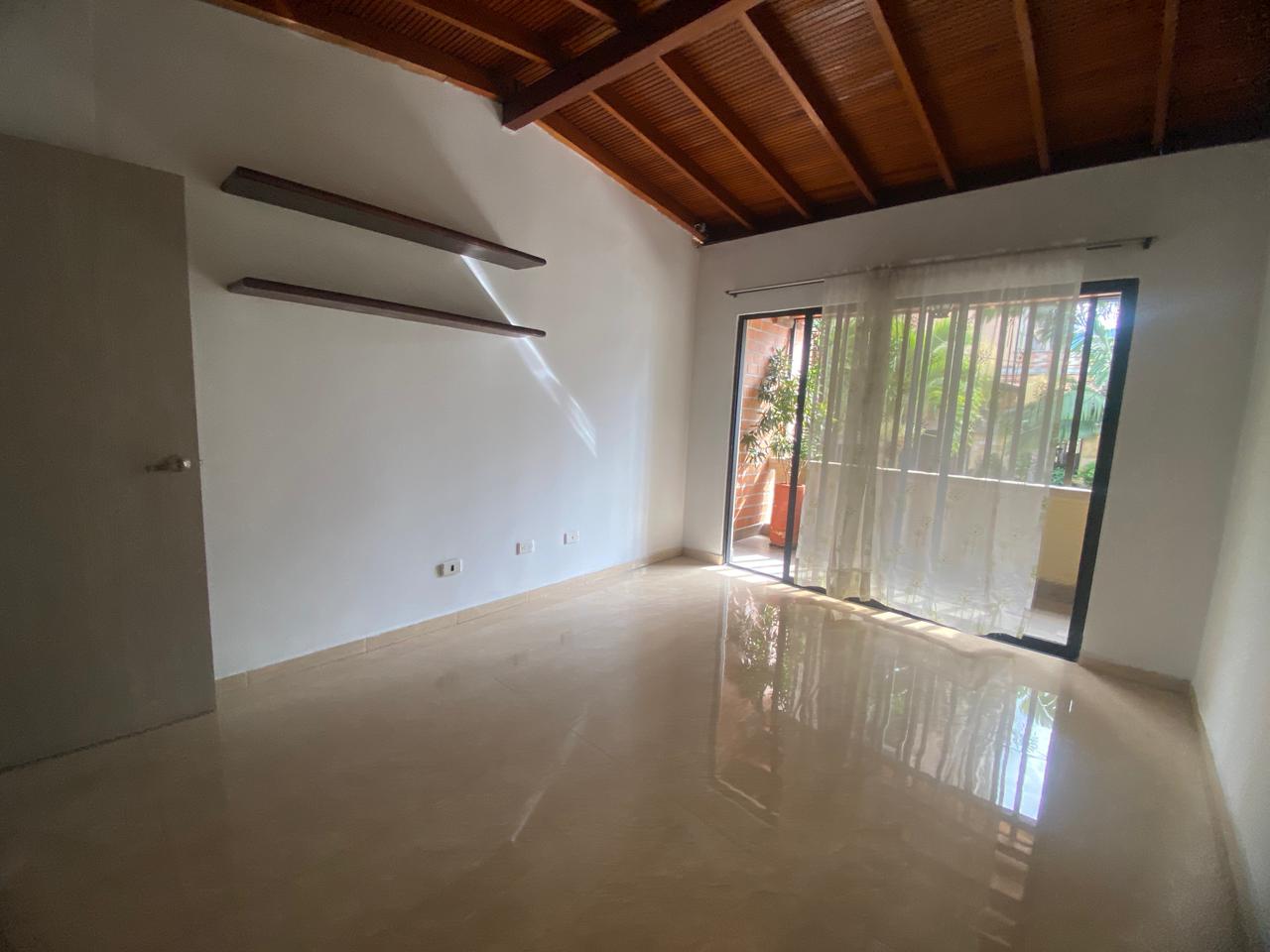 Amplia Casa para Arriendo en el Velódromo, Medellín