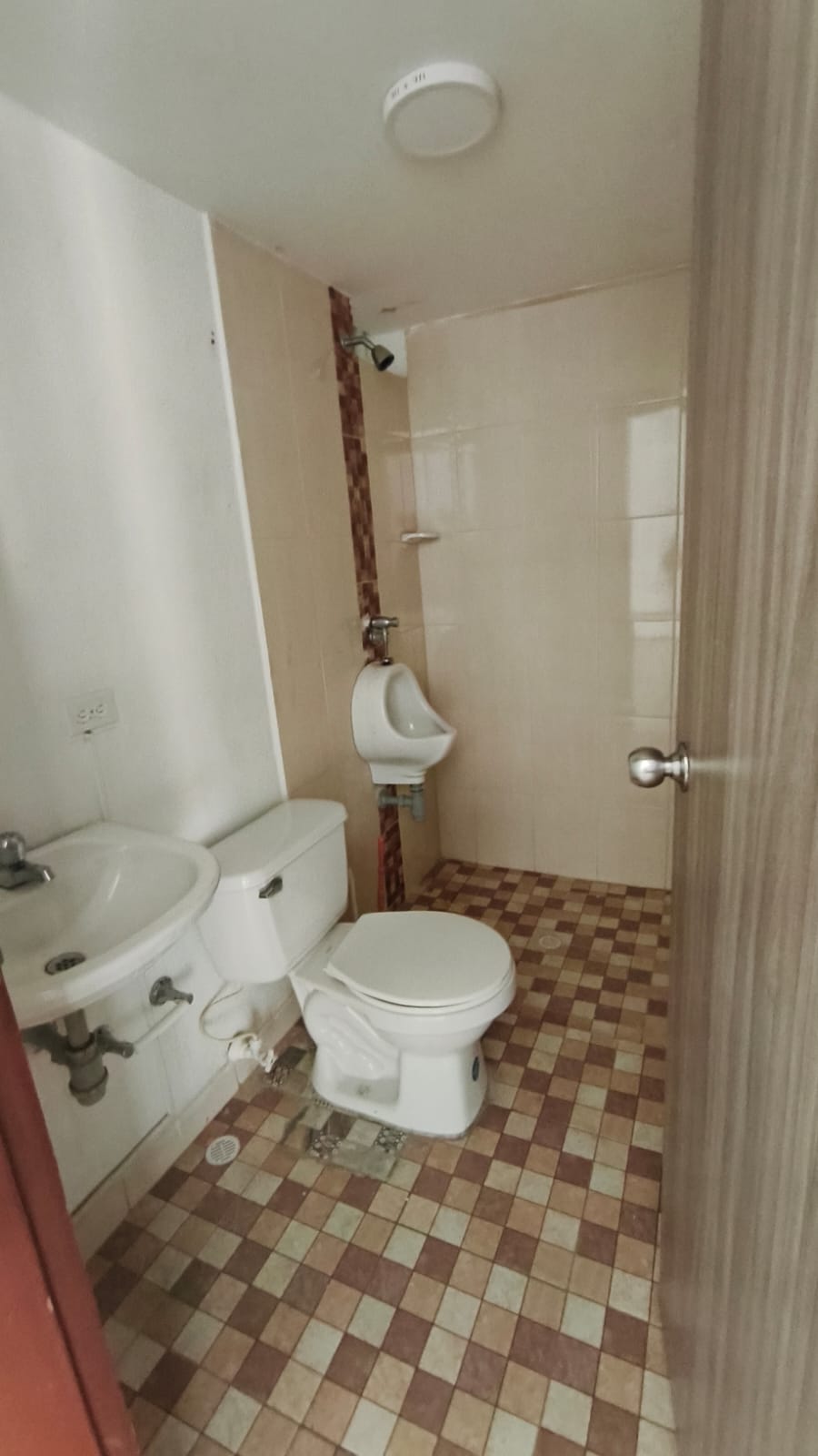 Se Arrienda Local Comercial en Bello, Antioquia