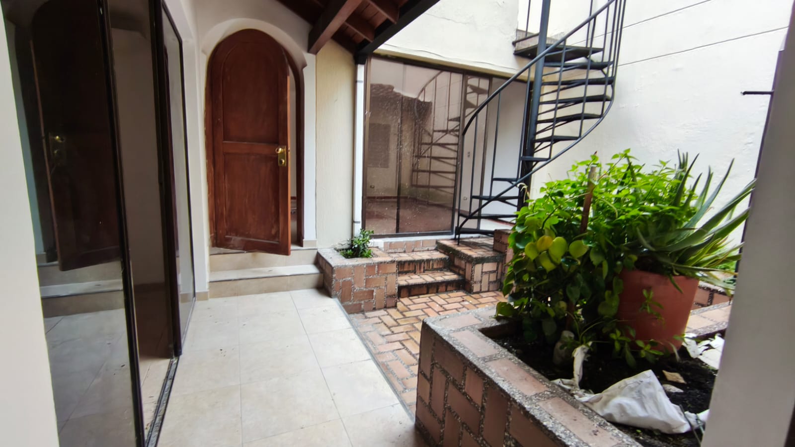 Se Arrienda Casa Comercial En El Velodromo; Medellin