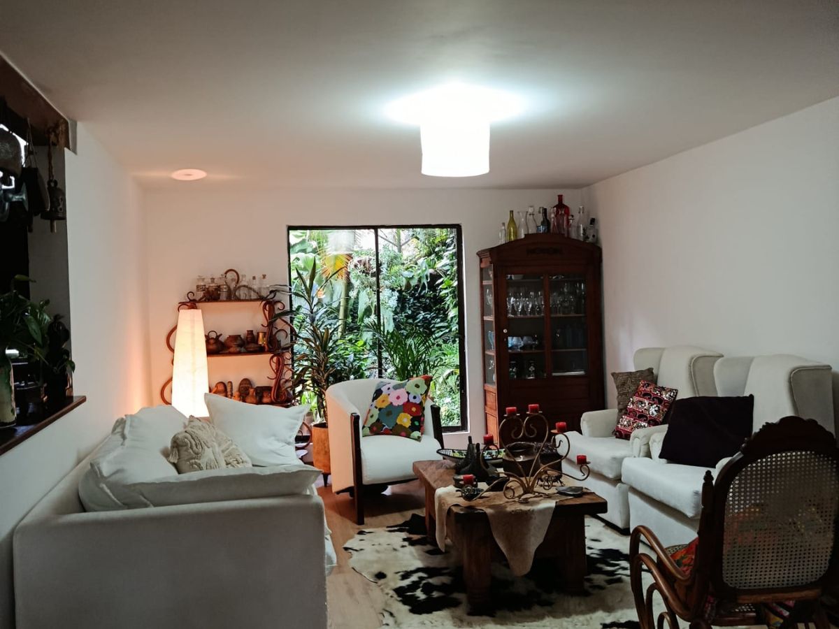 Casa en Venta en Loma de Las Brujas, Envigado – Ubicación Privilegiada